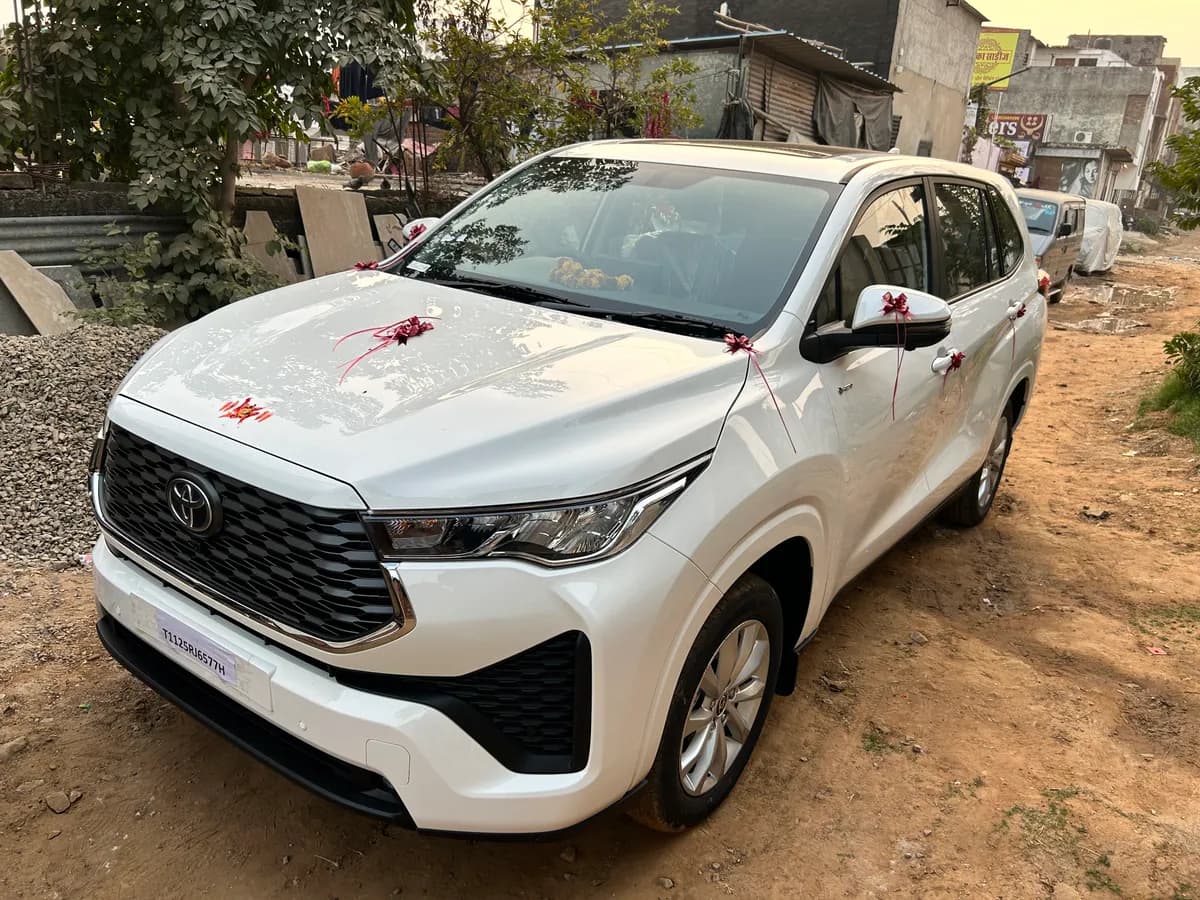 Toyota Innova HyCross